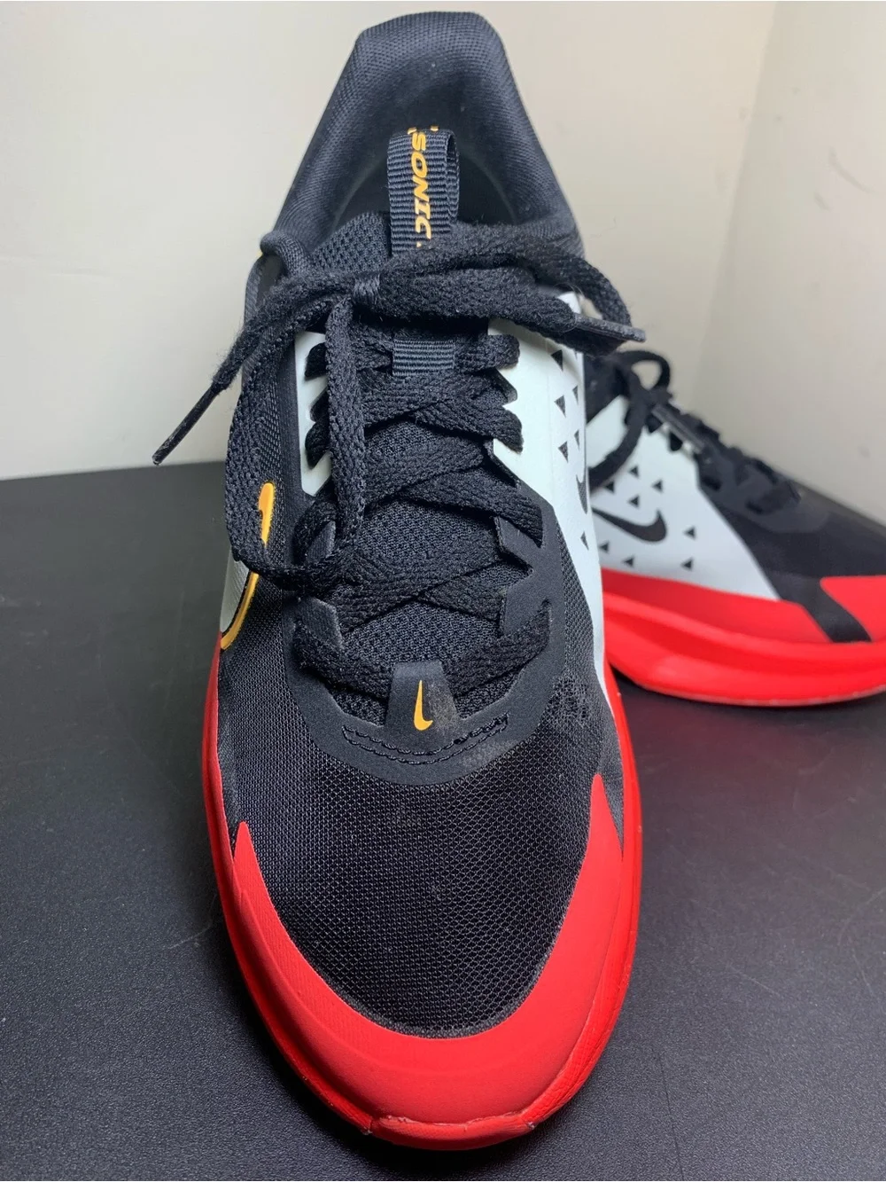 Boys Nike Sonic Fly Sneakers (Size 5Y US) Good Condition